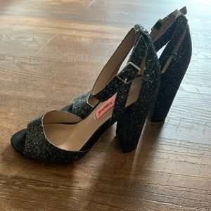 Betsy Johnson Glissten black glitter peep toe block heel size 6